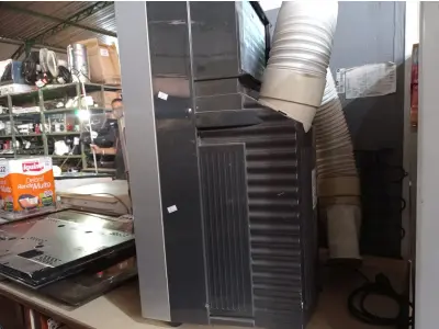 LOTE 219 - 01 AR CONDICIONADO PORTÁTIL 220V. (NO ESTADO) ATENÇÃO! FAZER A VISITAÇÃO ANTES DE ARREMATAR, NÃO SABEMOS SE FUNCIONA. LEILÃO NÃO TEM GARANTIA E NEM DEVOLUÇÃO, SUJEITO A POSSÍVEIS AVARIAS VISÍVEIS/OCULTAS E/OU AUSÊNCIA DE COMPONENTES.