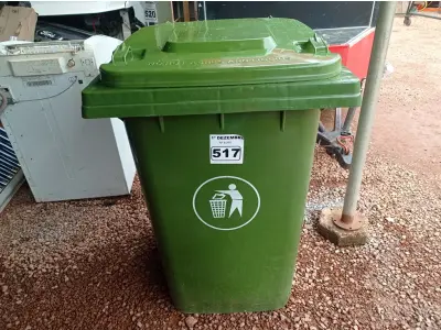 LOTE 517 - 01 CONTAINER HDPE EM-840 360L. (NO ESTADO) ATENÇÃO! FAZER A VISITAÇÃO ANTES DE ARREMATAR, NÃO SABEMOS SE FUNCIONA. LEILÃO NÃO TEM GARANTIA E NEM DEVOLUÇÃO, SUJEITO A POSSÍVEIS AVARIAS VISÍVEIS/OCULTAS E/OU AUSÊNCIA DE COMPONENTES.