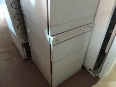 LOTE 217 - 02 GAVETEIROS COM 03 GAVETAS. (NO ESTADO) ATENÇÃO! FAZER A VISITAÇÃO ANTES DE ARREMATAR, NÃO SABEMOS SE FUNCIONA. LEILÃO NÃO TEM GARANTIA E NEM DEVOLUÇÃO, SUJEITO A POSSÍVEIS AVARIAS VISÍVEIS/OCULTAS E/OU AUSÊNCIA DE COMPONENTES.