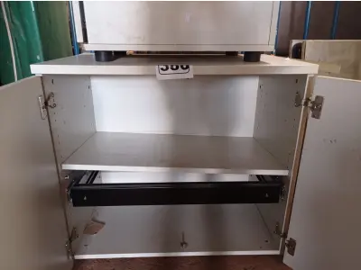 LOTE 380 - 01 ARMÁRIO BAIXO COM 02 PORTAS E 01 GAVETEIRO COM 04 GAVETAS. (NO ESTADO) ATENÇÃO! FAZER A VISITAÇÃO ANTES DE ARREMATAR, NÃO SABEMOS SE FUNCIONA. LEILÃO NÃO TEM GARANTIA E NEM DEVOLUÇÃO, SUJEITO A POSSÍVEIS AVARIAS VISÍVEIS/OCULTAS E/OU AUSÊNCIA DE COMPONENTES.