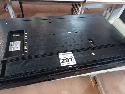 LOTE 297 - 02 TV’S MARCAS E MODELOS DIVERSOS PARA RETIRADA DE PEÇAS. (NO ESTADO) ATENÇÃO! FAZER A VISITAÇÃO ANTES DE ARREMATAR, NÃO SABEMOS SE FUNCIONA. LEILÃO NÃO TEM GARANTIA E NEM DEVOLUÇÃO, SUJEITO A POSSÍVEIS AVARIAS VISÍVEIS/OCULTAS E/OU AUSÊNCIA DE COMPONENTES.