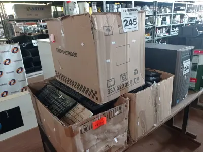 LOTE 245 - 01 LOTE COM GRANDE QUANTIDADE DE TECLADOS PARA PC MARCAS E MODELOS DIVERSOS. (NO ESTADO) ATENÇÃO! FAZER A VISITAÇÃO ANTES DE ARREMATAR, NÃO SABEMOS SE FUNCIONA. LEILÃO NÃO TEM GARANTIA E NEM DEVOLUÇÃO, SUJEITO A POSSÍVEIS AVARIAS VISÍVEIS/OCULTAS E/OU AUSÊNCIA DE COMPONENTES.