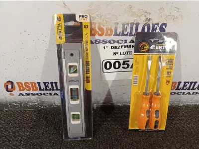 LOTE 005 - 01 NÍVEL DE MÃO E 01 DE CHAVES FENDA/PHILIPS 02 PEÇAS. (NO ESTADO) ATENÇÃO! FAZER A VISITAÇÃO ANTES DE ARREMATAR, NÃO SABEMOS SE FUNCIONA. LEILÃO NÃO TEM GARANTIA E NEM DEVOLUÇÃO, SUJEITO A POSSÍVEIS AVARIAS VISÍVEIS/OCULTAS E/OU AUSÊNCIA DE COMPONENTES.