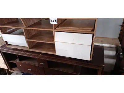 LOTE 471 - 02 RACK’S BAIXOS EM MADEIRA. (NO ESTADO) ATENÇÃO! FAZER A VISITAÇÃO ANTES DE ARREMATAR, NÃO SABEMOS SE FUNCIONA. LEILÃO NÃO TEM GARANTIA E NEM DEVOLUÇÃO, SUJEITO A POSSÍVEIS AVARIAS VISÍVEIS/OCULTAS E/OU AUSÊNCIA DE COMPONENTES.