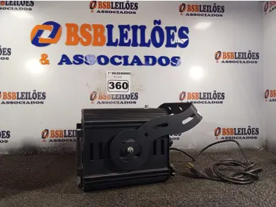 LOTE 360 - 01 LUMINÁRIA PARA ESTÚDIO LINE UP. (NO ESTADO) ATENÇÃO! FAZER A VISITAÇÃO ANTES DE ARREMATAR, NÃO SABEMOS SE FUNCIONA. LEILÃO NÃO TEM GARANTIA E NEM DEVOLUÇÃO, SUJEITO A POSSÍVEIS AVARIAS VISÍVEIS/OCULTAS E/OU AUSÊNCIA DE COMPONENTES.