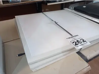 LOTE 262 - 04 PAINÉIS DE LED. (NO ESTADO) ATENÇÃO! FAZER A VISITAÇÃO ANTES DE ARREMATAR, NÃO SABEMOS SE FUNCIONA. LEILÃO NÃO TEM GARANTIA E NEM DEVOLUÇÃO, SUJEITO A POSSÍVEIS AVARIAS VISÍVEIS/OCULTAS E/OU AUSÊNCIA DE COMPONENTES.