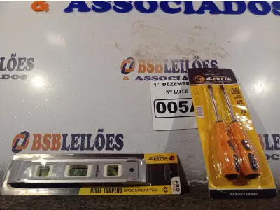 LOTE 005 - 01 NÍVEL DE MÃO E 01 DE CHAVES FENDA/PHILIPS 02 PEÇAS. (NO ESTADO) ATENÇÃO! FAZER A VISITAÇÃO ANTES DE ARREMATAR, NÃO SABEMOS SE FUNCIONA. LEILÃO NÃO TEM GARANTIA E NEM DEVOLUÇÃO, SUJEITO A POSSÍVEIS AVARIAS VISÍVEIS/OCULTAS E/OU AUSÊNCIA DE COMPONENTES.