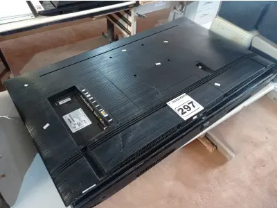 LOTE 297 - 02 TV’S MARCAS E MODELOS DIVERSOS PARA RETIRADA DE PEÇAS. (NO ESTADO) ATENÇÃO! FAZER A VISITAÇÃO ANTES DE ARREMATAR, NÃO SABEMOS SE FUNCIONA. LEILÃO NÃO TEM GARANTIA E NEM DEVOLUÇÃO, SUJEITO A POSSÍVEIS AVARIAS VISÍVEIS/OCULTAS E/OU AUSÊNCIA DE COMPONENTES.