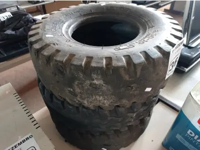 LOTE 363 - 03 PNEUS PARA EMPILHADEIRA 6-50X10. (NO ESTADO) ATENÇÃO! FAZER A VISITAÇÃO ANTES DE ARREMATAR, NÃO SABEMOS SE FUNCIONA. LEILÃO NÃO TEM GARANTIA E NEM DEVOLUÇÃO, SUJEITO A POSSÍVEIS AVARIAS VISÍVEIS/OCULTAS E/OU AUSÊNCIA DE COMPONENTES.