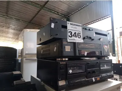 LOTE 346 - 01 TOCA CD, 01 VIDEOCASSETE E 01 STÉREO CASSETE DECK.  (NO ESTADO) ATENÇÃO! FAZER A VISITAÇÃO ANTES DE ARREMATAR, NÃO SABEMOS SE FUNCIONA. LEILÃO NÃO TEM GARANTIA E NEM DEVOLUÇÃO, SUJEITO A POSSÍVEIS AVARIAS VISÍVEIS/OCULTAS E/OU AUSÊNCIA DE COMPONENTES.