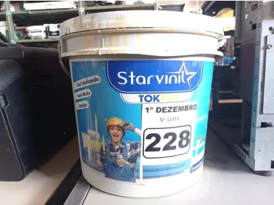 LOTE 228 - 01 BALDE DE MASSA ACRÍLICA STAR VINIL TOK PVA 16L. (NO ESTADO) ATENÇÃO! FAZER A VISITAÇÃO ANTES DE ARREMATAR, NÃO SABEMOS SE FUNCIONA. LEILÃO NÃO TEM GARANTIA E NEM DEVOLUÇÃO, SUJEITO A POSSÍVEIS AVARIAS VISÍVEIS/OCULTAS E/OU AUSÊNCIA DE COMPONENTES.