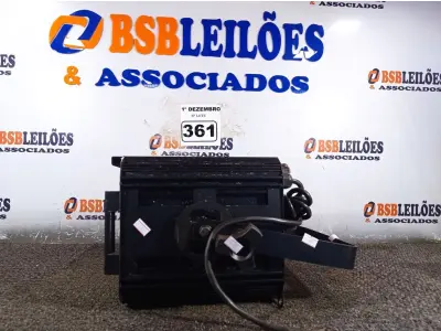 LOTE 361 - 01 LUMINÁRIA PARA ESTÚDIO LINE UP. (NO ESTADO) ATENÇÃO! FAZER A VISITAÇÃO ANTES DE ARREMATAR, NÃO SABEMOS SE FUNCIONA. LEILÃO NÃO TEM GARANTIA E NEM DEVOLUÇÃO, SUJEITO A POSSÍVEIS AVARIAS VISÍVEIS/OCULTAS E/OU AUSÊNCIA DE COMPONENTES.
