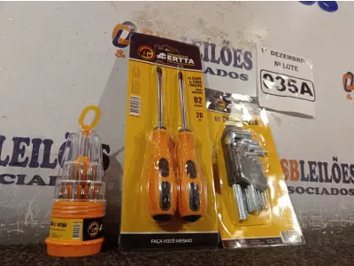 LOTE 035 - 01 KIT DE CHAVE ALLEN, 01 KIT DE CHAVE FENDA/PHILIPS 02 PEÇAS E 01 KIT DE CHAVES DE PRECISÃO. (NO ESTADO) ATENÇÃO! FAZER A VISITAÇÃO ANTES DE ARREMATAR, NÃO SABEMOS SE FUNCIONA. LEILÃO NÃO TEM GARANTIA E NEM DEVOLUÇÃO, SUJEITO A POSSÍVEIS AVARIAS VISÍVEIS/OCULTAS E/OU AUSÊNCIA DE COMPONENTES.