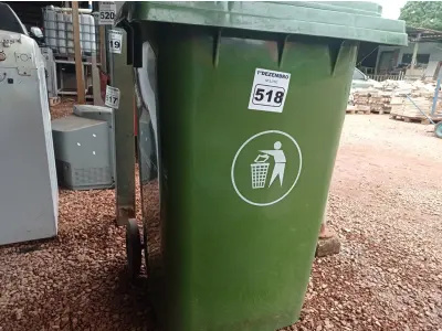 LOTE 518 - 01 CONTAINER HDPE EM-840 360L. (NO ESTADO) ATENÇÃO! FAZER A VISITAÇÃO ANTES DE ARREMATAR, NÃO SABEMOS SE FUNCIONA. LEILÃO NÃO TEM GARANTIA E NEM DEVOLUÇÃO, SUJEITO A POSSÍVEIS AVARIAS VISÍVEIS/OCULTAS E/OU AUSÊNCIA DE COMPONENTES.