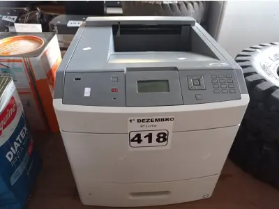 LOTE 418 - 01 IMPRESSORA A LASER LEXMARK T654DN. (NO ESTADO) ATENÇÃO! FAZER A VISITAÇÃO ANTES DE ARREMATAR, NÃO SABEMOS SE FUNCIONA. LEILÃO NÃO TEM GARANTIA E NEM DEVOLUÇÃO, SUJEITO A POSSÍVEIS AVARIAS VISÍVEIS/OCULTAS E/OU AUSÊNCIA DE COMPONENTES.