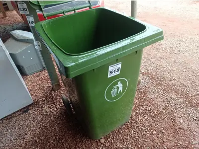 LOTE 518 - 01 CONTAINER HDPE EM-840 360L. (NO ESTADO) ATENÇÃO! FAZER A VISITAÇÃO ANTES DE ARREMATAR, NÃO SABEMOS SE FUNCIONA. LEILÃO NÃO TEM GARANTIA E NEM DEVOLUÇÃO, SUJEITO A POSSÍVEIS AVARIAS VISÍVEIS/OCULTAS E/OU AUSÊNCIA DE COMPONENTES.