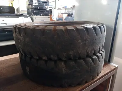 LOTE 350 - 02 PNEUS PARA EMPILHADEIRA 7-50X15. (NO ESTADO) ATENÇÃO! FAZER A VISITAÇÃO ANTES DE ARREMATAR, NÃO SABEMOS SE FUNCIONA. LEILÃO NÃO TEM GARANTIA E NEM DEVOLUÇÃO, SUJEITO A POSSÍVEIS AVARIAS VISÍVEIS/OCULTAS E/OU AUSÊNCIA DE COMPONENTES.