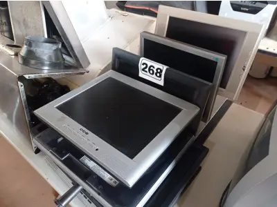 LOTE 268 - 08 MONITORES MARCAS E MODELOS DIVERSOS PARA RETIRADA DE PEÇAS. (NO ESTADO) ATENÇÃO! FAZER A VISITAÇÃO ANTES DE ARREMATAR, NÃO SABEMOS SE FUNCIONA. LEILÃO NÃO TEM GARANTIA E NEM DEVOLUÇÃO, SUJEITO A POSSÍVEIS AVARIAS VISÍVEIS/OCULTAS E/OU AUSÊNCIA DE COMPONENTES.
