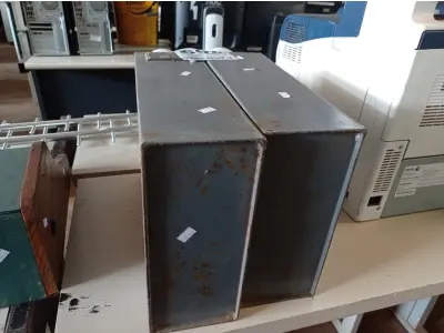 LOTE 369 - 02 CAPACITORES DE ALTA TENSÃO. (NO ESTADO) ATENÇÃO! FAZER A VISITAÇÃO ANTES DE ARREMATAR, NÃO SABEMOS SE FUNCIONA. LEILÃO NÃO TEM GARANTIA E NEM DEVOLUÇÃO, SUJEITO A POSSÍVEIS AVARIAS VISÍVEIS/OCULTAS E/OU AUSÊNCIA DE COMPONENTES.