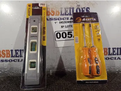 LOTE 005 - 01 NÍVEL DE MÃO E 01 DE CHAVES FENDA/PHILIPS 02 PEÇAS. (NO ESTADO) ATENÇÃO! FAZER A VISITAÇÃO ANTES DE ARREMATAR, NÃO SABEMOS SE FUNCIONA. LEILÃO NÃO TEM GARANTIA E NEM DEVOLUÇÃO, SUJEITO A POSSÍVEIS AVARIAS VISÍVEIS/OCULTAS E/OU AUSÊNCIA DE COMPONENTES.