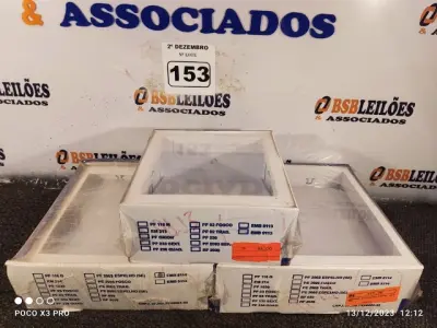 LOTE 153 - 06 LUMINÁRIAS DE EMBUTIR. (NO ESTADO) ATENÇÃO! FAZER A VISITAÇÃO ANTES DE ARREMATAR, NÃO SABEMOS SE FUNCIONA. LEILÃO NÃO TEM GARANTIA E NEM DEVOLUÇÃO, SUJEITO A POSSÍVEIS AVARIAS VISÍVEIS/OCULTAS E/OU AUSÊNCIA DE COMPONENTES.