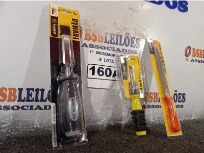 LOTE 160 - 01 FORMÃO, 01 LIMA CHATA 6” E 01 CHAVE COM 06 PONTAS INTERCAMBIÁVEIS. (NO ESTADO) ATENÇÃO! FAZER A VISITAÇÃO ANTES DE ARREMATAR, NÃO SABEMOS SE FUNCIONA. LEILÃO NÃO TEM GARANTIA E NEM DEVOLUÇÃO, SUJEITO A POSSÍVEIS AVARIAS VISÍVEIS/OCULTAS E/OU AUSÊNCIA DE COMPONENTES.