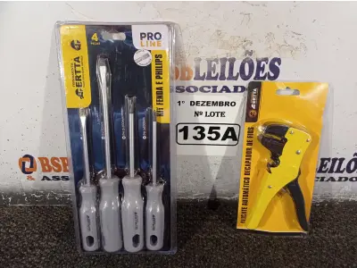 LOTE 135 - 01 KIT DE CHAVES FENDA/PHILIPS E 01 DECAPADOR DE FIOS. (NO ESTADO) ATENÇÃO! FAZER A VISITAÇÃO ANTES DE ARREMATAR, NÃO SABEMOS SE FUNCIONA. LEILÃO NÃO TEM GARANTIA E NEM DEVOLUÇÃO, SUJEITO A POSSÍVEIS AVARIAS VISÍVEIS/OCULTAS E/OU AUSÊNCIA DE COMPONENTES.