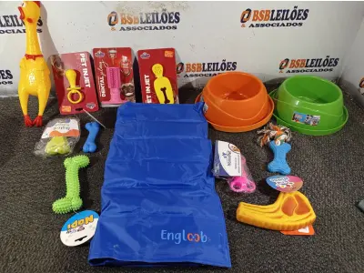 LOTE 026 - 01 KIT DE ACESSÓRIOS PARA PET CONTENDO: TAPETE GELADO, COMEDOURO 3912, BIFE BARULHO, OSSINHO LISO MORDEDOR, OSSO ESPINHO GRANDE, HALTER 04 FUROS, OSSO PET, FRANGO MORDEDOR, PET PLAY CHUPETA, PET PLAY PICOLÉ, DENTAL PET PLAY E OSSINHO PINGENTE. (NO ESTADO) ATENÇÃO! FAZER A VISITAÇÃO ANTES DE ARREMATAR, NÃO SABEMOS SE FUNCIONA. LEILÃO NÃO TEM GARANTIA E NEM DEVOLUÇÃO, SUJEITO A POSSÍVEIS AVARIAS VISÍVEIS/OCULTAS E/OU AUSÊNCIA DE COMPONENTES.