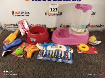 LOTE 151 - 01 KIT DE ACESSÓRIOS PARA PET CONTENDO: PET PLAY GRAVETO, PET PLAY PICOLÉ, PET PLAY COXA DE FRANGO, OSSINHO LISO, BOLA SOL MORDEDOR, DISPLAY BORBOLETA, MORDEDOR FRANGO “M”, BIFE BARULHO, PET PLAY PNEU, COMEDOURO PRATICO 6,5L, SUPER PET ENGLOOB E COMEDOURO 3914. (NO ESTADO) ATENÇÃO! FAZER A VISITAÇÃO ANTES DE ARREMATAR, NÃO SABEMOS SE FUNCIONA. LEILÃO NÃO TEM GARANTIA E NEM DEVOLUÇÃO, SUJEITO A POSSÍVEIS AVARIAS VISÍVEIS/OCULTAS E/OU AUSÊNCIA DE COMPONENTES.