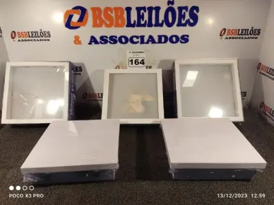 LOTE 164 - 05 LUMINÁRIAS DE EMBUTIR. (NO ESTADO) ATENÇÃO! FAZER A VISITAÇÃO ANTES DE ARREMATAR, NÃO SABEMOS SE FUNCIONA. LEILÃO NÃO TEM GARANTIA E NEM DEVOLUÇÃO, SUJEITO A POSSÍVEIS AVARIAS VISÍVEIS/OCULTAS E/OU AUSÊNCIA DE COMPONENTES.