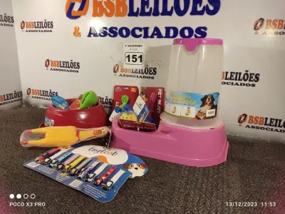 LOTE 151 - 01 KIT DE ACESSÓRIOS PARA PET CONTENDO: PET PLAY GRAVETO, PET PLAY PICOLÉ, PET PLAY COXA DE FRANGO, OSSINHO LISO, BOLA SOL MORDEDOR, DISPLAY BORBOLETA, MORDEDOR FRANGO “M”, BIFE BARULHO, PET PLAY PNEU, COMEDOURO PRATICO 6,5L, SUPER PET ENGLOOB E COMEDOURO 3914. (NO ESTADO) ATENÇÃO! FAZER A VISITAÇÃO ANTES DE ARREMATAR, NÃO SABEMOS SE FUNCIONA. LEILÃO NÃO TEM GARANTIA E NEM DEVOLUÇÃO, SUJEITO A POSSÍVEIS AVARIAS VISÍVEIS/OCULTAS E/OU AUSÊNCIA DE COMPONENTES.