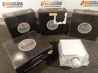 LOTE 075 - 04 LUMINÁRIAS DE EMBUTIR. (NO ESTADO) ATENÇÃO! FAZER A VISITAÇÃO ANTES DE ARREMATAR, NÃO SABEMOS SE FUNCIONA. LEILÃO NÃO TEM GARANTIA E NEM DEVOLUÇÃO, SUJEITO A POSSÍVEIS AVARIAS VISÍVEIS/OCULTAS E/OU AUSÊNCIA DE COMPONENTES.