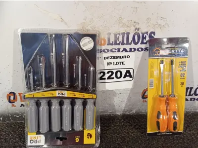 LOTE 220 - 02 KIT’S DE CHAVES FENDA/PHILIPS 06/02 PEÇAS. (NO ESTADO) ATENÇÃO! FAZER A VISITAÇÃO ANTES DE ARREMATAR, NÃO SABEMOS SE FUNCIONA. LEILÃO NÃO TEM GARANTIA E NEM DEVOLUÇÃO, SUJEITO A POSSÍVEIS AVARIAS VISÍVEIS/OCULTAS E/OU AUSÊNCIA DE COMPONENTES.