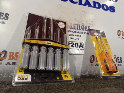 LOTE 220 - 02 KIT’S DE CHAVES FENDA/PHILIPS 06/02 PEÇAS. (NO ESTADO) ATENÇÃO! FAZER A VISITAÇÃO ANTES DE ARREMATAR, NÃO SABEMOS SE FUNCIONA. LEILÃO NÃO TEM GARANTIA E NEM DEVOLUÇÃO, SUJEITO A POSSÍVEIS AVARIAS VISÍVEIS/OCULTAS E/OU AUSÊNCIA DE COMPONENTES.
