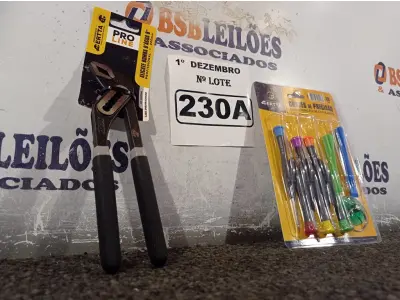 LOTE 230 - 01 ALICATE BOMBA D’AGUA 8” E 01 KIT DE CHAVES DE PRECISÃO. (NO ESTADO) ATENÇÃO! FAZER A VISITAÇÃO ANTES DE ARREMATAR, NÃO SABEMOS SE FUNCIONA. LEILÃO NÃO TEM GARANTIA E NEM DEVOLUÇÃO, SUJEITO A POSSÍVEIS AVARIAS VISÍVEIS/OCULTAS E/OU AUSÊNCIA DE COMPONENTES.