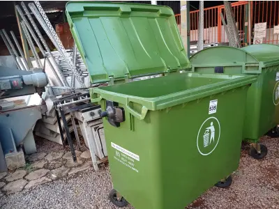 LOTE 535 - 01 CONTAINER HDPE EN-840 660L. (NO ESTADO) ATENÇÃO! FAZER A VISITAÇÃO ANTES DE ARREMATAR, NÃO SABEMOS SE FUNCIONA. LEILÃO NÃO TEM GARANTIA E NEM DEVOLUÇÃO, SUJEITO A POSSÍVEIS AVARIAS VISÍVEIS/OCULTAS E/OU AUSÊNCIA DE COMPONENTES.