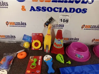 LOTE 108 - 01 KIT DE ACESSÓRIOS PARA PET CONTENDO: TAPETE GELADO, PIPI POSTINHO, OSSO PET, PET PLAY COXA, PET PLAY CHUPETA, PET PLAY PNEU, COMEDOURO 3912, MORDEDOR BOLA SOL, HALTER 04 FUROS, OSSINHO LISO, ROSQUINHA VINIL MORDEDOR, MORDEDOR FRANGO “M”, OSSINHO PATINHA E PEITORAL CACTUS “G”. (NO ESTADO) ATENÇÃO! FAZER A VISITAÇÃO ANTES DE ARREMATAR, NÃO SABEMOS SE FUNCIONA. LEILÃO NÃO TEM GARANTIA E NEM DEVOLUÇÃO, SUJEITO A POSSÍVEIS AVARIAS VISÍVEIS/OCULTAS E/OU AUSÊNCIA DE COMPONENTES.