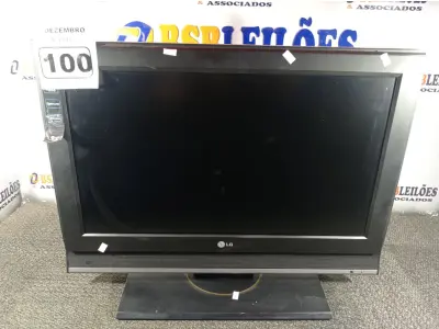LOTE 100 - 01 TV LG 26” POL. (NO ESTADO) ATENÇÃO! FAZER A VISITAÇÃO ANTES DE ARREMATAR, NÃO SABEMOS SE FUNCIONA. LEILÃO NÃO TEM GARANTIA E NEM DEVOLUÇÃO, SUJEITO A POSSÍVEIS AVARIAS VISÍVEIS/OCULTAS E/OU AUSÊNCIA DE COMPONENTES.