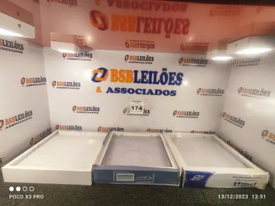 LOTE 174 - 03 LUMINÁRIAS DE EMBUTIR. (NO ESTADO) ATENÇÃO! FAZER A VISITAÇÃO ANTES DE ARREMATAR, NÃO SABEMOS SE FUNCIONA. LEILÃO NÃO TEM GARANTIA E NEM DEVOLUÇÃO, SUJEITO A POSSÍVEIS AVARIAS VISÍVEIS/OCULTAS E/OU AUSÊNCIA DE COMPONENTES.