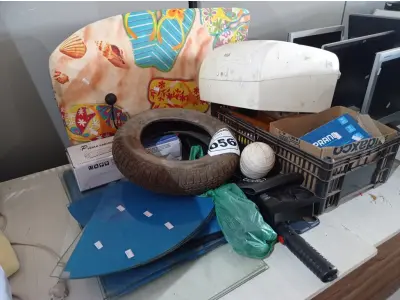 LOTE 056 - 01 LOTE COM MATERIAIS DIVERSOS. (NO ESTADO) ATENÇÃO! FAZER A VISITAÇÃO ANTES DE ARREMATAR, NÃO SABEMOS SE FUNCIONA. LEILÃO NÃO TEM GARANTIA E NEM DEVOLUÇÃO, SUJEITO A POSSÍVEIS AVARIAS VISÍVEIS/OCULTAS E/OU AUSÊNCIA DE COMPONENTES.
