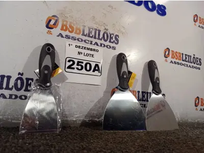 LOTE 250 - 03 ESPÁTULAS. (NO ESTADO) ATENÇÃO! FAZER A VISITAÇÃO ANTES DE ARREMATAR, NÃO SABEMOS SE FUNCIONA. LEILÃO NÃO TEM GARANTIA E NEM DEVOLUÇÃO, SUJEITO A POSSÍVEIS AVARIAS VISÍVEIS/OCULTAS E/OU AUSÊNCIA DE COMPONENTES.