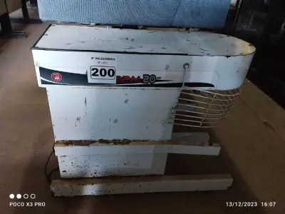 LOTE 200 - 01 MASSEIRA INDUSTRIAL BPM40. (NO ESTADO) ATENÇÃO! FAZER A VISITAÇÃO ANTES DE ARREMATAR, NÃO SABEMOS SE FUNCIONA. LEILÃO NÃO TEM GARANTIA E NEM DEVOLUÇÃO, SUJEITO A POSSÍVEIS AVARIAS VISÍVEIS/OCULTAS E/OU AUSÊNCIA DE COMPONENTES.