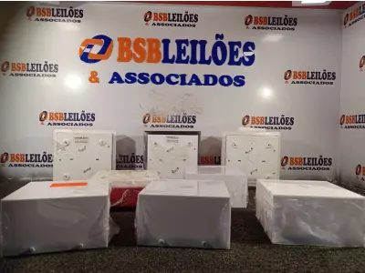 LOTE 078 - 01 LOTE COM VÁRIAS LUMINÁRIAS DE SOBREPOR. (NO ESTADO) ATENÇÃO! FAZER A VISITAÇÃO ANTES DE ARREMATAR, NÃO SABEMOS SE FUNCIONA. LEILÃO NÃO TEM GARANTIA E NEM DEVOLUÇÃO, SUJEITO A POSSÍVEIS AVARIAS VISÍVEIS/OCULTAS E/OU AUSÊNCIA DE COMPONENTES.