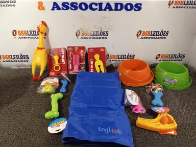 LOTE 026 - 01 KIT DE ACESSÓRIOS PARA PET CONTENDO: TAPETE GELADO, COMEDOURO 3912, BIFE BARULHO, OSSINHO LISO MORDEDOR, OSSO ESPINHO GRANDE, HALTER 04 FUROS, OSSO PET, FRANGO MORDEDOR, PET PLAY CHUPETA, PET PLAY PICOLÉ, DENTAL PET PLAY E OSSINHO PINGENTE. (NO ESTADO) ATENÇÃO! FAZER A VISITAÇÃO ANTES DE ARREMATAR, NÃO SABEMOS SE FUNCIONA. LEILÃO NÃO TEM GARANTIA E NEM DEVOLUÇÃO, SUJEITO A POSSÍVEIS AVARIAS VISÍVEIS/OCULTAS E/OU AUSÊNCIA DE COMPONENTES.