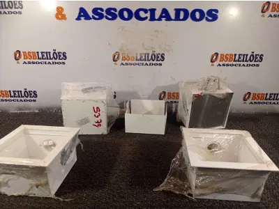 LOTE 071 - 04 LUMINÁRIAS DE EMBUTIR. (NO ESTADO) ATENÇÃO! FAZER A VISITAÇÃO ANTES DE ARREMATAR, NÃO SABEMOS SE FUNCIONA. LEILÃO NÃO TEM GARANTIA E NEM DEVOLUÇÃO, SUJEITO A POSSÍVEIS AVARIAS VISÍVEIS/OCULTAS E/OU AUSÊNCIA DE COMPONENTES.