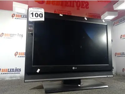 LOTE 100 - 01 TV LG 26” POL. (NO ESTADO) ATENÇÃO! FAZER A VISITAÇÃO ANTES DE ARREMATAR, NÃO SABEMOS SE FUNCIONA. LEILÃO NÃO TEM GARANTIA E NEM DEVOLUÇÃO, SUJEITO A POSSÍVEIS AVARIAS VISÍVEIS/OCULTAS E/OU AUSÊNCIA DE COMPONENTES.