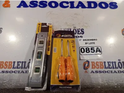 LOTE 085 - 01 NÍVEL DE MÃO E 01 DE CHAVES FENDA/PHILIPS 02 PEÇAS. (NO ESTADO) ATENÇÃO! FAZER A VISITAÇÃO ANTES DE ARREMATAR, NÃO SABEMOS SE FUNCIONA. LEILÃO NÃO TEM GARANTIA E NEM DEVOLUÇÃO, SUJEITO A POSSÍVEIS AVARIAS VISÍVEIS/OCULTAS E/OU AUSÊNCIA DE COMPONENTES.