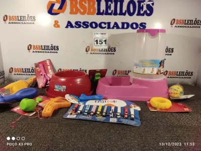 LOTE 151 - 01 KIT DE ACESSÓRIOS PARA PET CONTENDO: PET PLAY GRAVETO, PET PLAY PICOLÉ, PET PLAY COXA DE FRANGO, OSSINHO LISO, BOLA SOL MORDEDOR, DISPLAY BORBOLETA, MORDEDOR FRANGO “M”, BIFE BARULHO, PET PLAY PNEU, COMEDOURO PRATICO 6,5L, SUPER PET ENGLOOB E COMEDOURO 3914. (NO ESTADO) ATENÇÃO! FAZER A VISITAÇÃO ANTES DE ARREMATAR, NÃO SABEMOS SE FUNCIONA. LEILÃO NÃO TEM GARANTIA E NEM DEVOLUÇÃO, SUJEITO A POSSÍVEIS AVARIAS VISÍVEIS/OCULTAS E/OU AUSÊNCIA DE COMPONENTES.