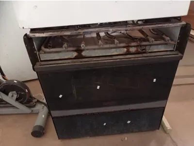 LOTE 043 - 02 FOGÕES COM AVARIAS. (NO ESTADO) ATENÇÃO! FAZER A VISITAÇÃO ANTES DE ARREMATAR, NÃO SABEMOS SE FUNCIONA. LEILÃO NÃO TEM GARANTIA E NEM DEVOLUÇÃO, SUJEITO A POSSÍVEIS AVARIAS VISÍVEIS/OCULTAS E/OU AUSÊNCIA DE COMPONENTES.