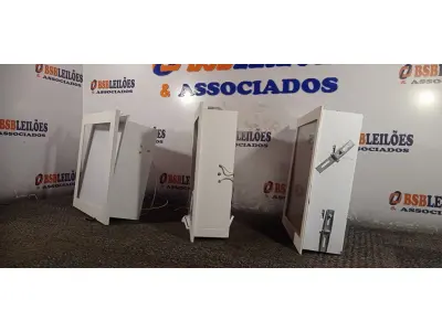 LOTE 142 - 03 LUMINÁRIAS DE EMBUTIR. (NO ESTADO) ATENÇÃO! FAZER A VISITAÇÃO ANTES DE ARREMATAR, NÃO SABEMOS SE FUNCIONA. LEILÃO NÃO TEM GARANTIA E NEM DEVOLUÇÃO, SUJEITO A POSSÍVEIS AVARIAS VISÍVEIS/OCULTAS E/OU AUSÊNCIA DE COMPONENTES.